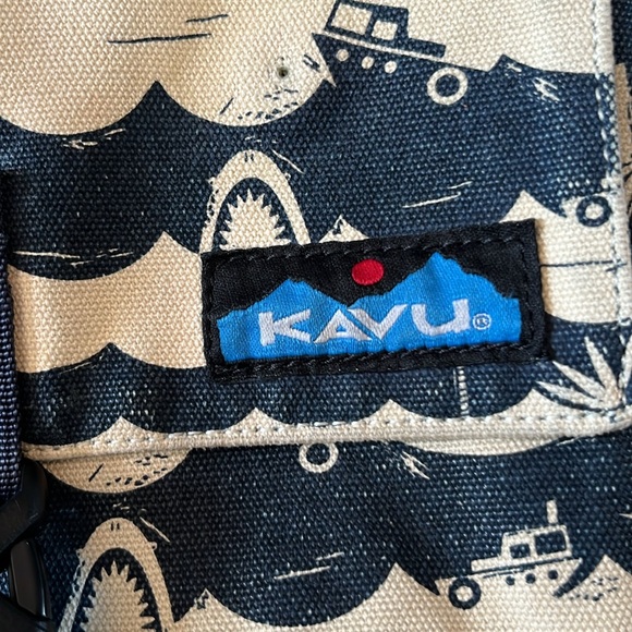 Kavu Navy and Beige ocean Patterned Messenger Bag - Picture 9 of 9